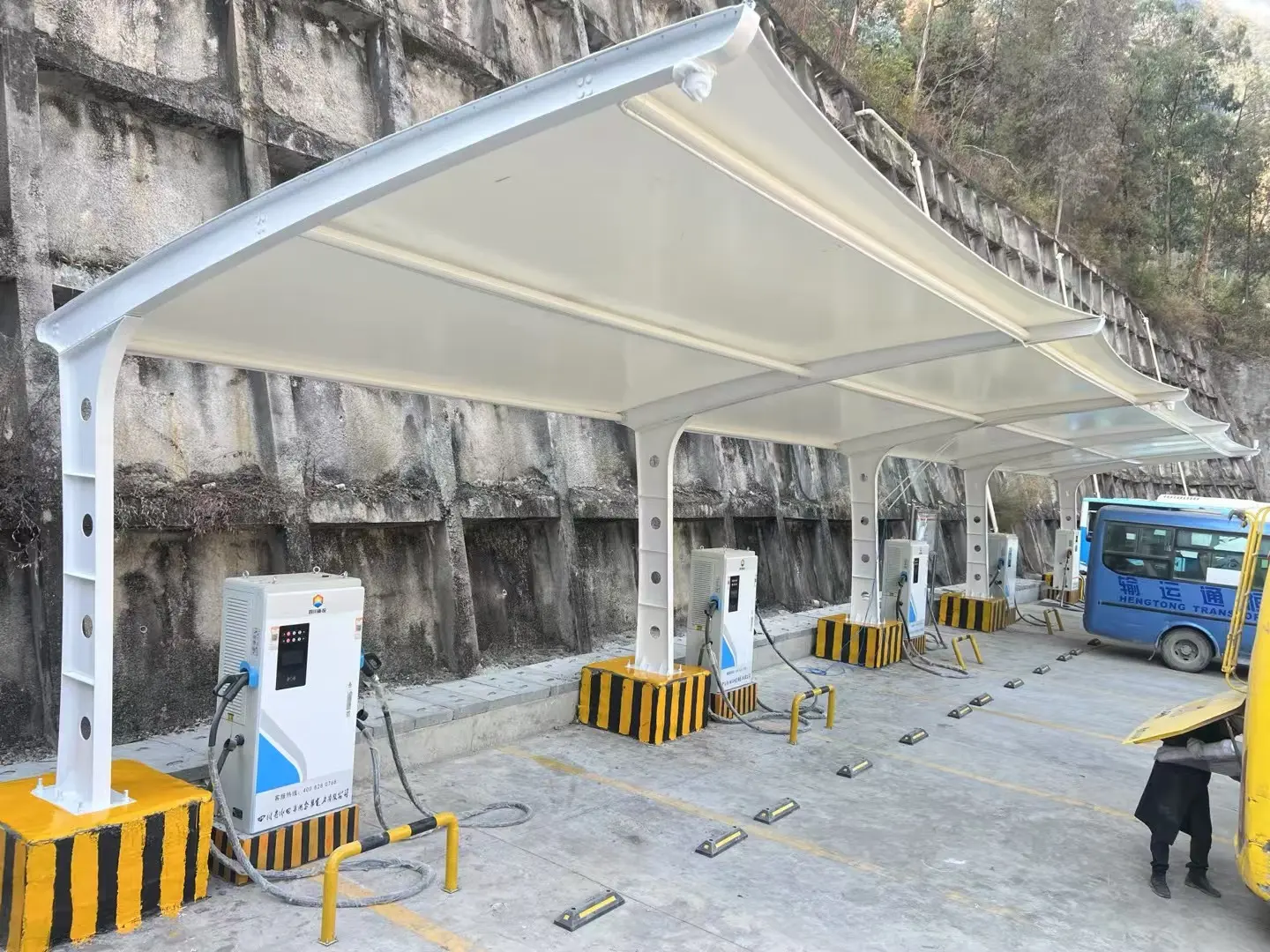 贵州雷山园区停车棚采购:为什么“省”在前面的钱,最后都花在了后面?